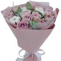 Bouquet of 11 roses and cotton