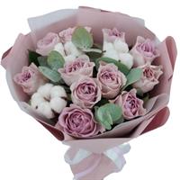 Букет из 11 роз и хлопка