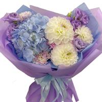 Сборный букет с георгиной Сборный букет с георгиной