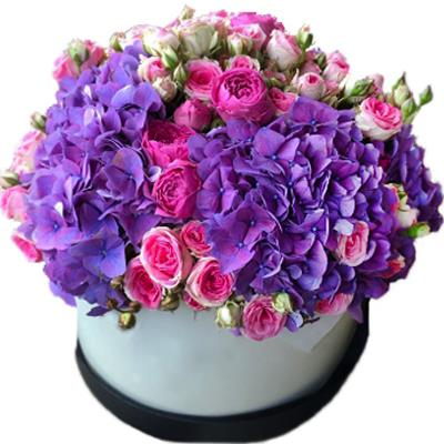 Sensual bouquet of pion-shaped roses and hydrangeas Sensual bouquet of pion-shaped roses and hydrangeas