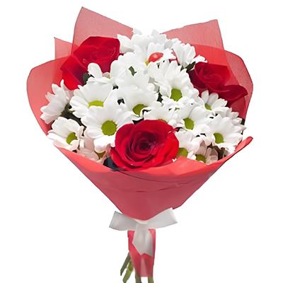 Очаровательный букет из роз и хризантем Очаровательный букет из роз и хризантем