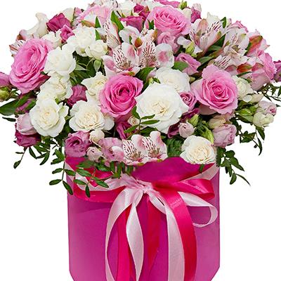 Витончена композиція з трояндами і єустомами Витончена композиція з трояндами і єустомами