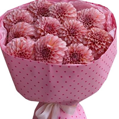 Чудовий новорічний букет з подарунком Чудовий новорічний букет з подарунком